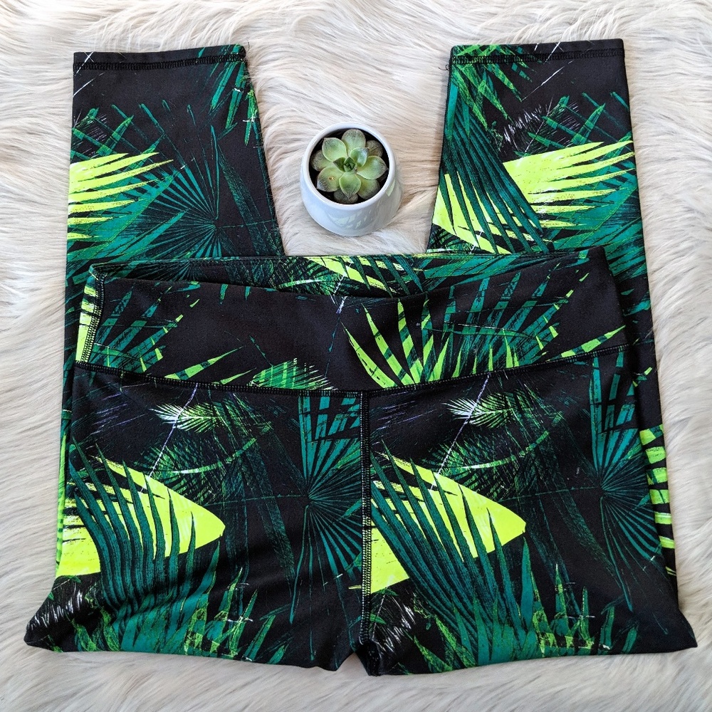 Fabletics Palm Tree Printed Crop Workout Leggings_5